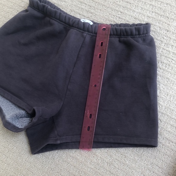 grey aritzia sweatshorts - Picture 3 of 3